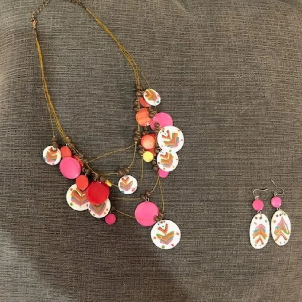 Set pink/white chunky necklace & earrings